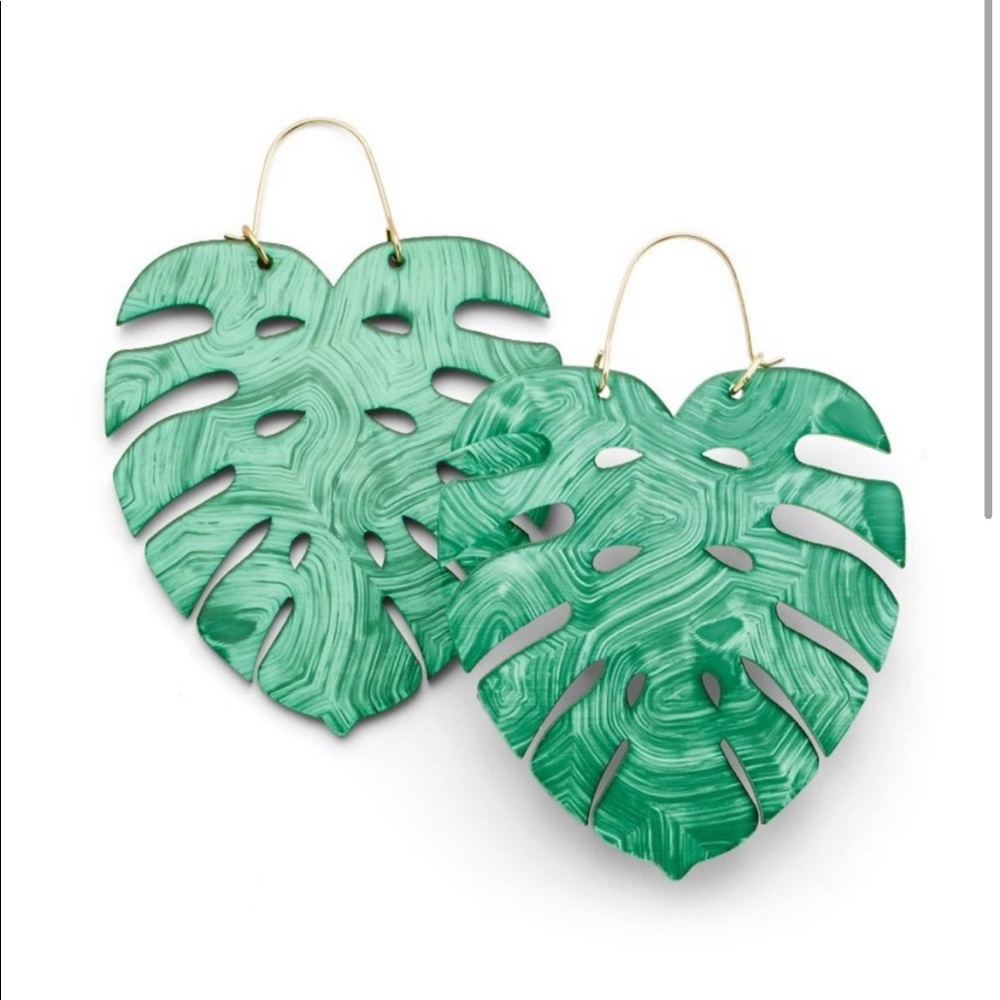 🌴 Tabitha Brown plastic palm leaf drop earrings 🌴